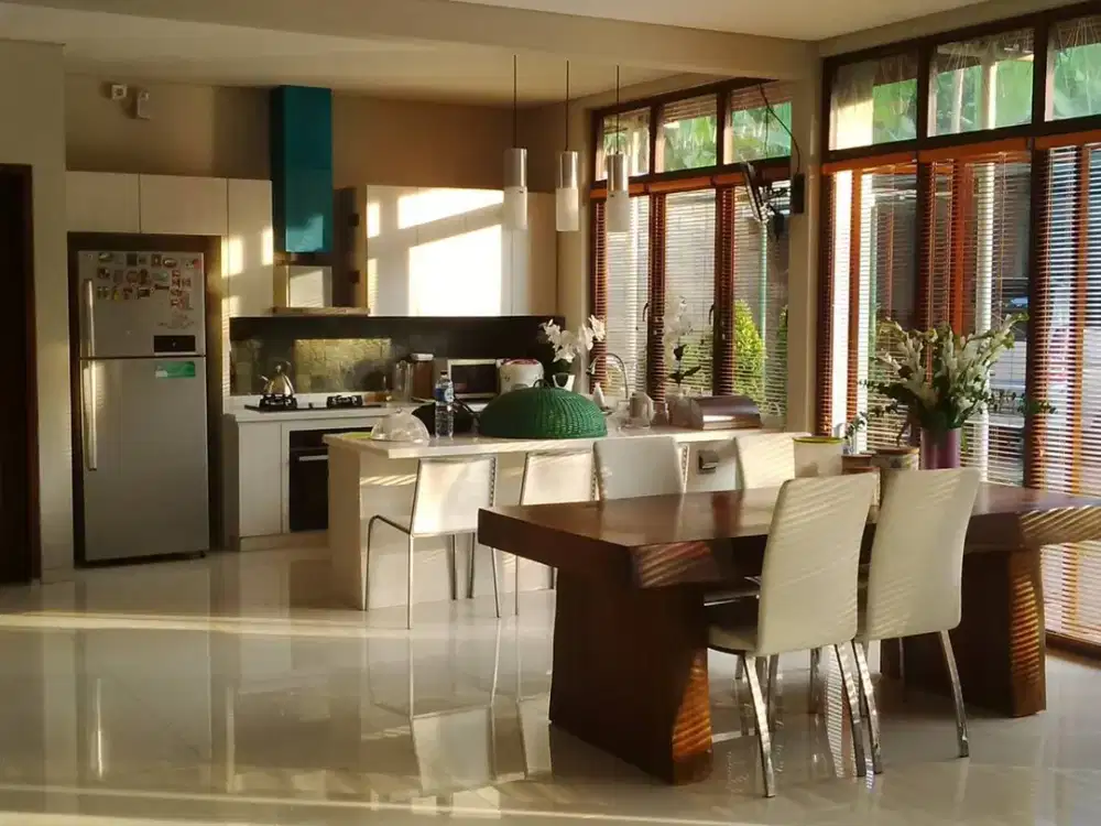 Dijual Rumah & Resto Cafe Luas 704 Cinere Depok Dekat Tol & Kampus UPN