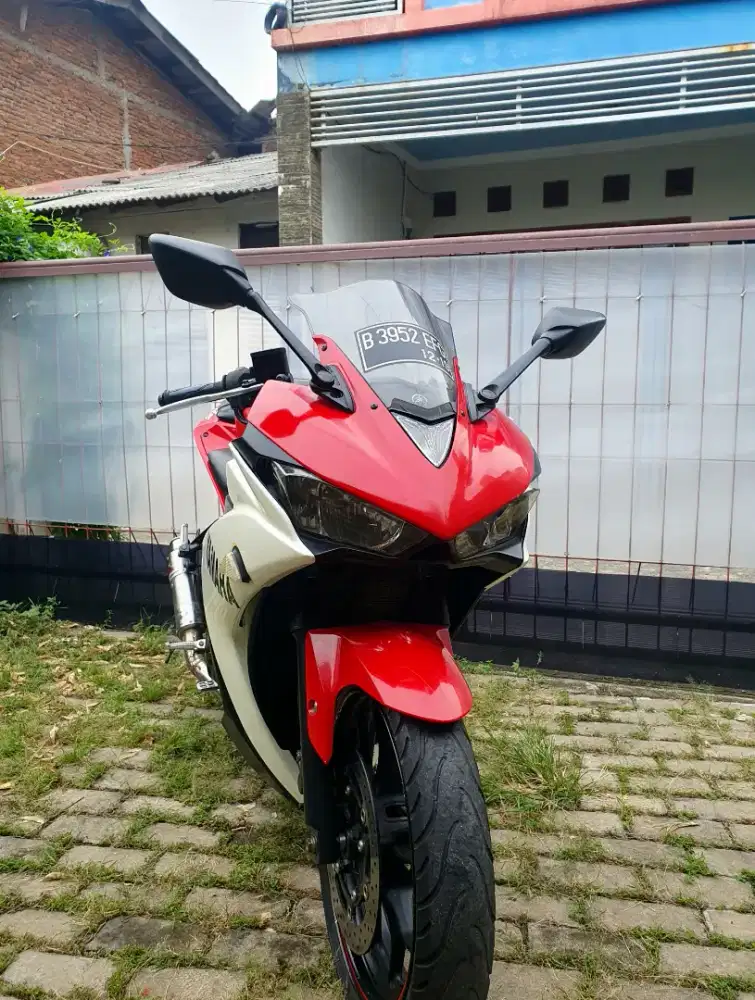 Yamaha R25 Red Edition