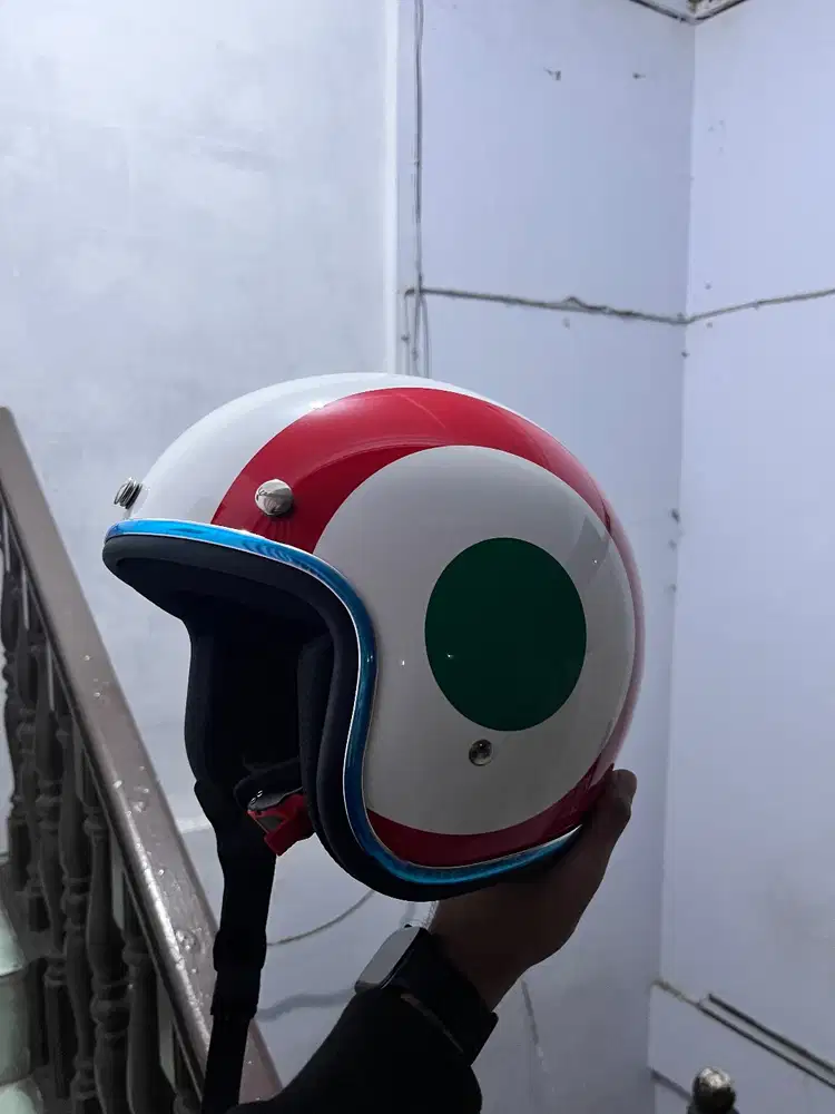 Vespa helmet nations italian flag