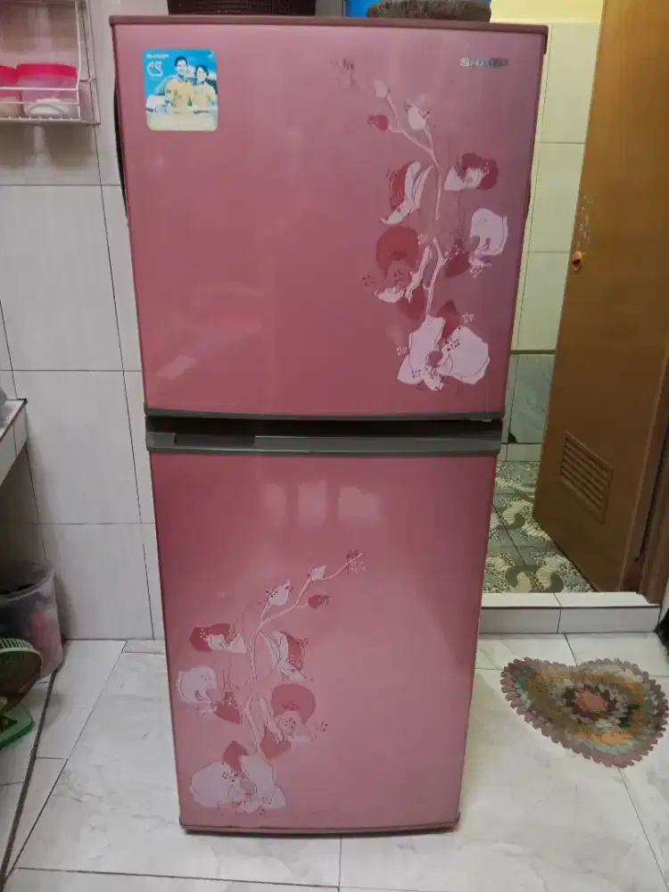 Di jual kulkas Sharp 2 pintu