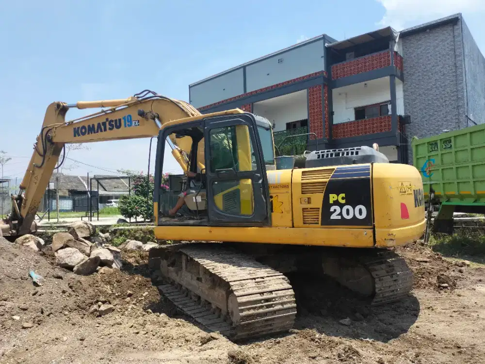 Excavator Komatsu PC200-8MO th 2015