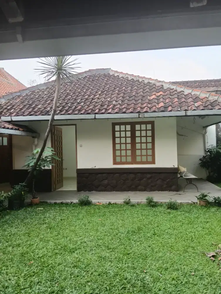 Di Jual Rumah besar Lokasi jln Riau sayap jln Anggrek