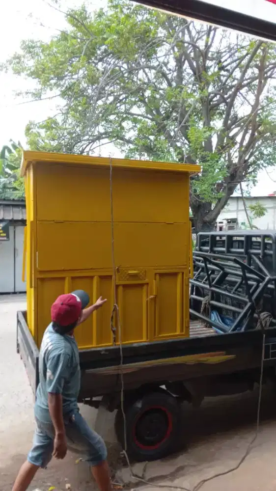 Gerobak / booth semi kontainer