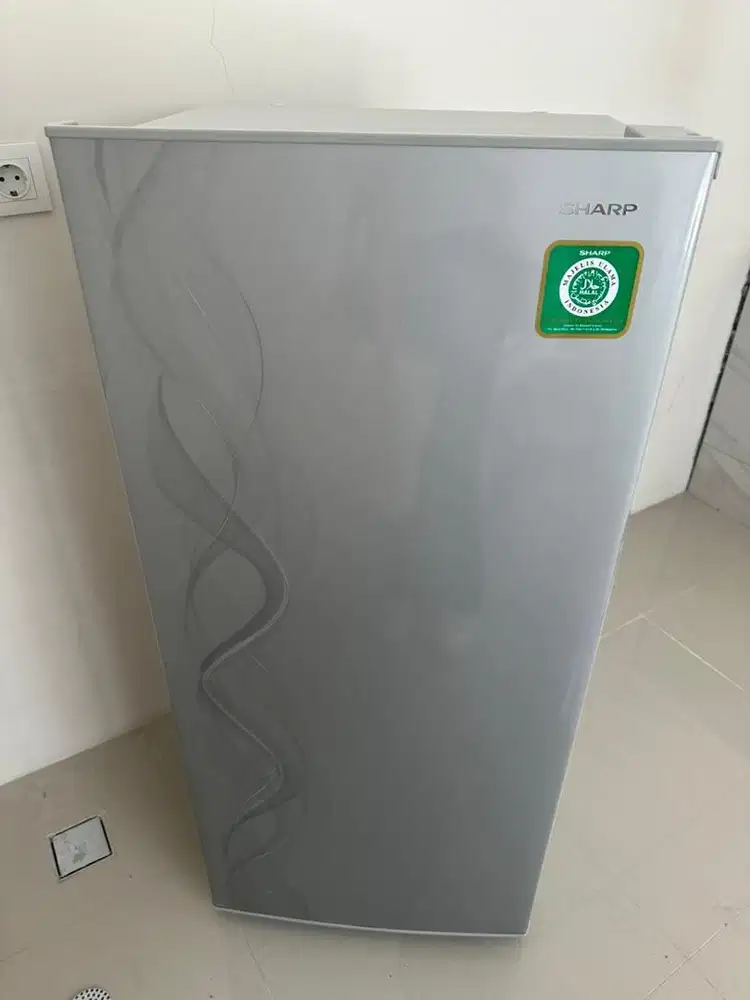 Seperti baru kulkas sharp 1 pintu 166lt