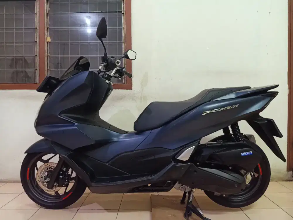 Honda PCX 160 KEYLESS CBS ISS 2024 Akhir ( LOW KM 2 RB / LIKE NEW) DKI