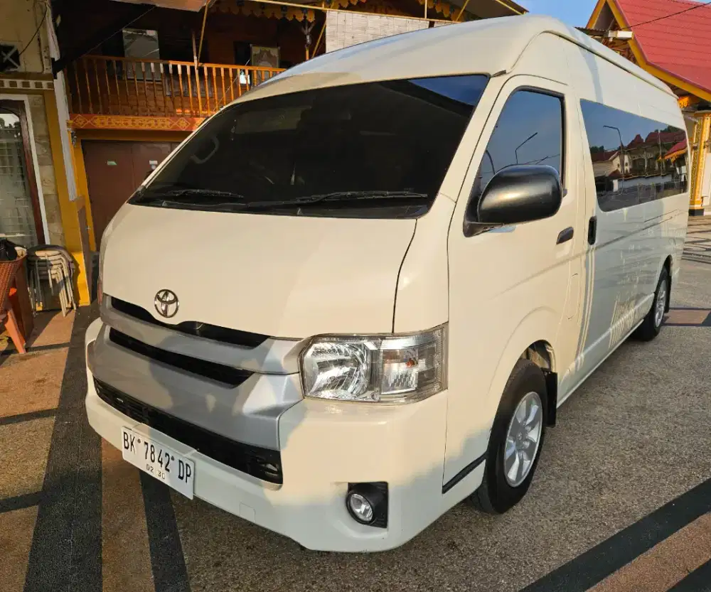 Hiace commuter 2019