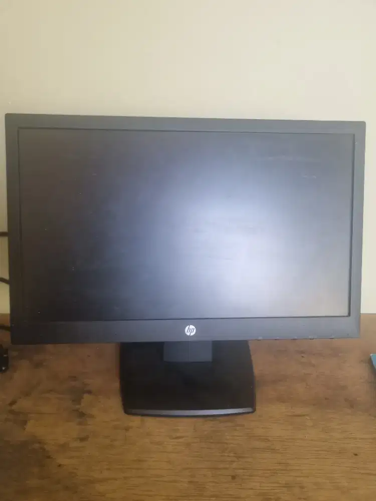 Layar monitor LCD LED komputer 18.5 in merk hp