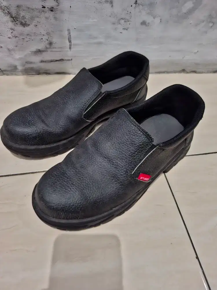 Sepatu safety kerja