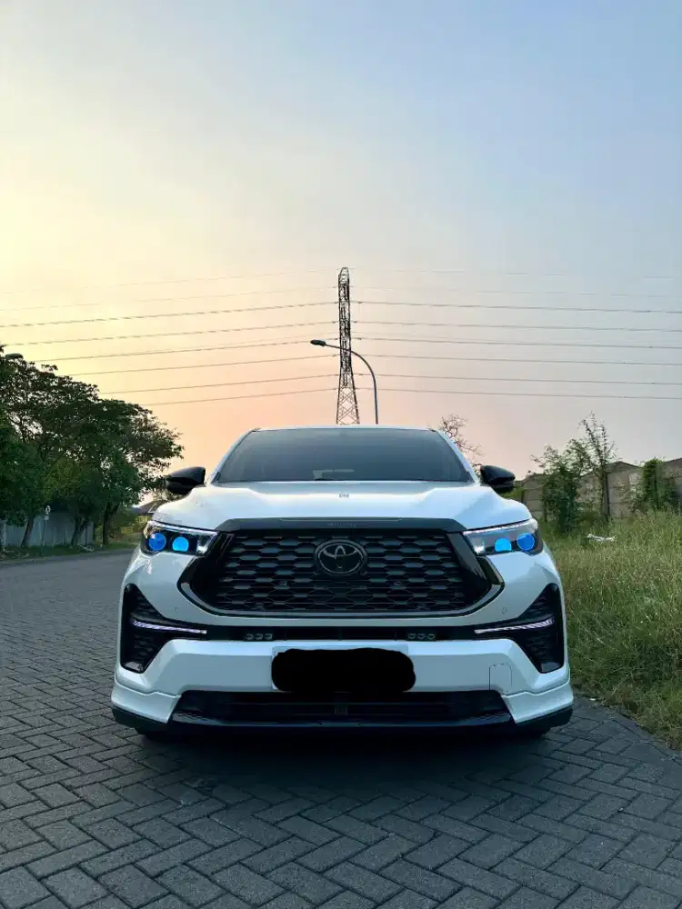 Innova zenix V hybrid 2023