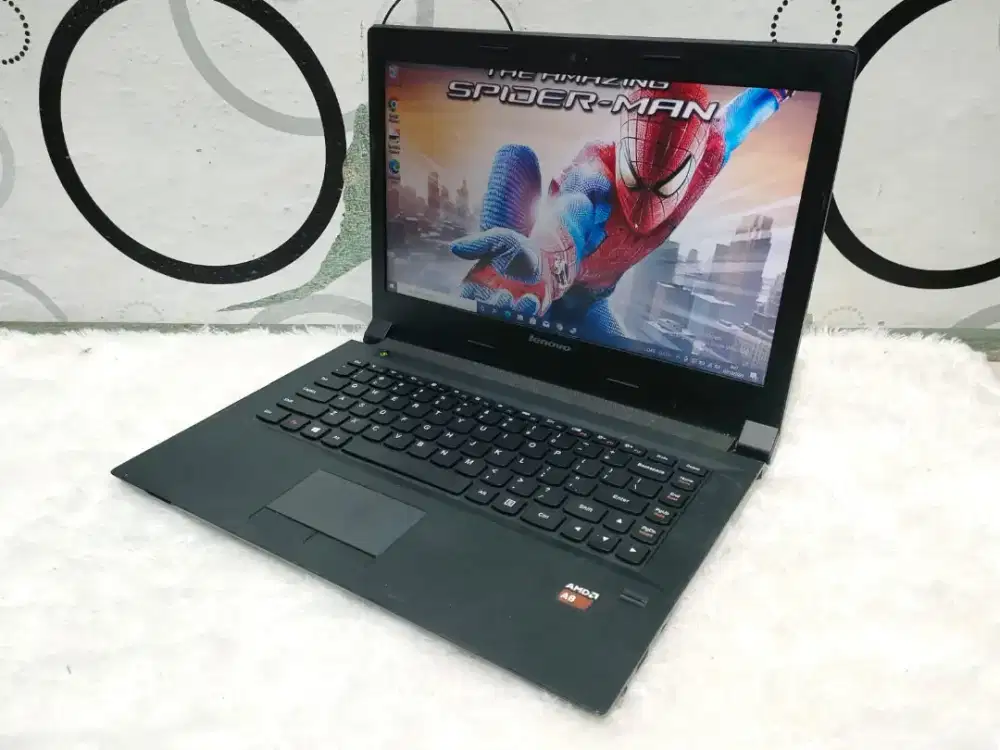 Lenovo B40-80

- Amd A8 - 7410 (4CPU) ~2.3 Ghz
- Ram 4 GB