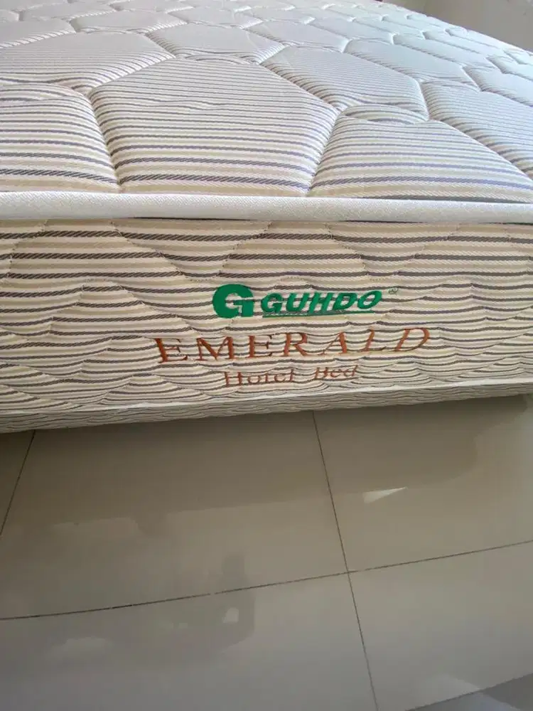 Guhdo type  Seri Emerald Hotel Springbed 160x200