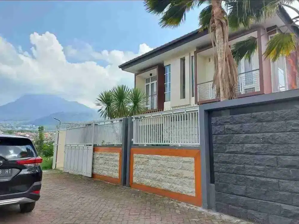 villa cakep 2 lt ada kolam renang dan pemandangan ciamik di metro batu dekat wisata