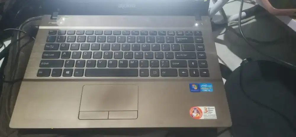 Jual laptop Axioo nyala fungsi normal minus batre drop IDR 1jt nego