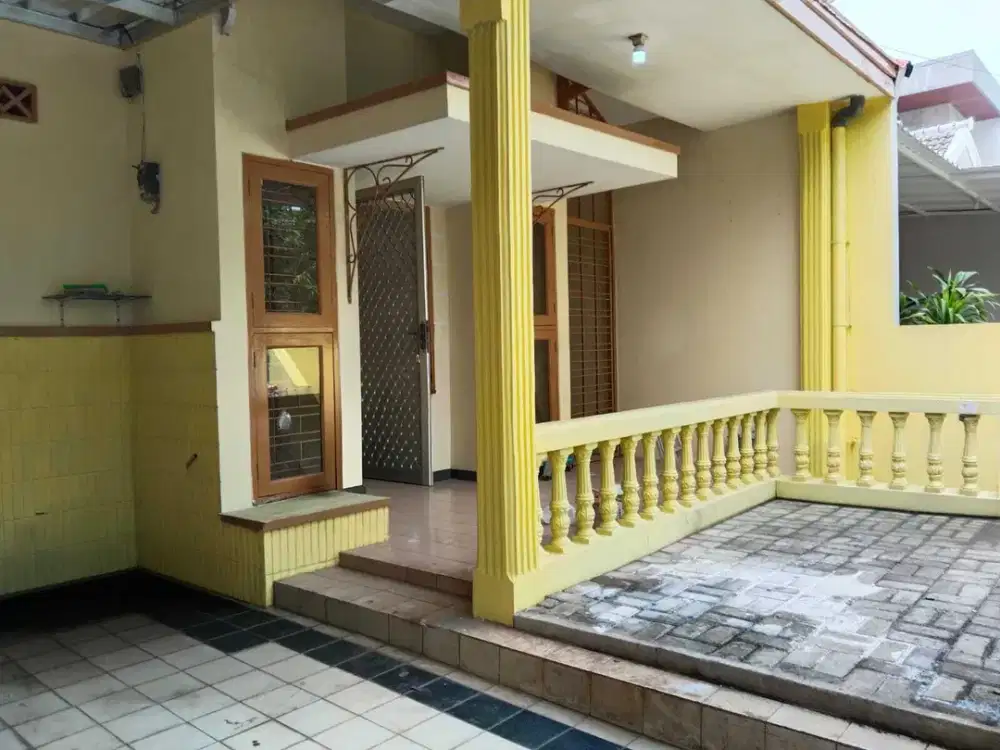 Disewakan rumah di galaxy luas tanah 133 baru renovasi dekat taman