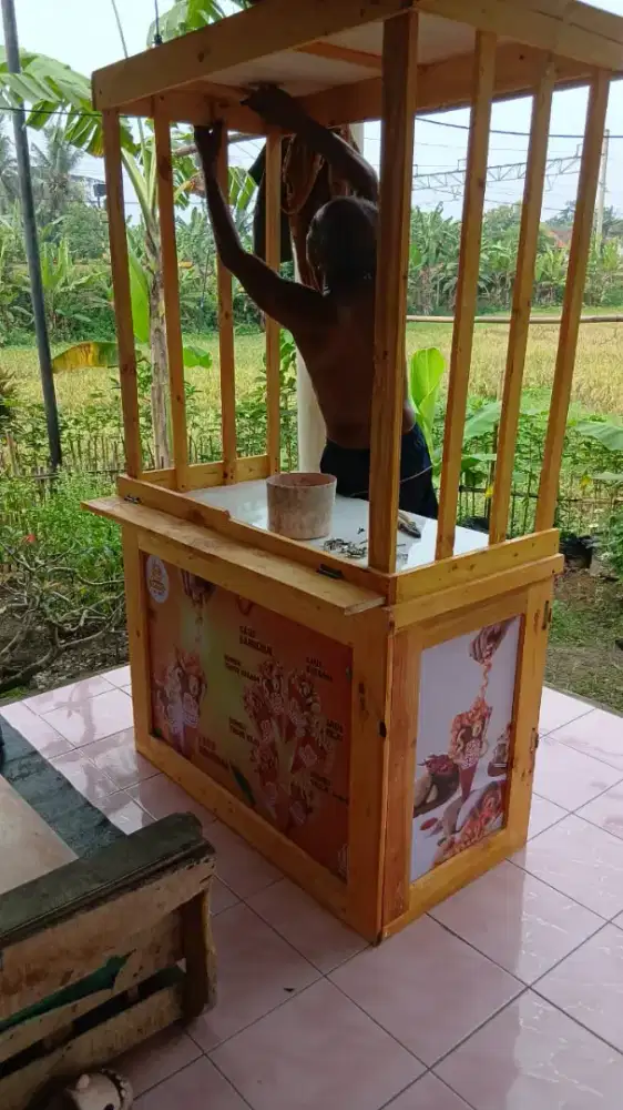 DIBUTUHKAN PENGRAJIN MEJA