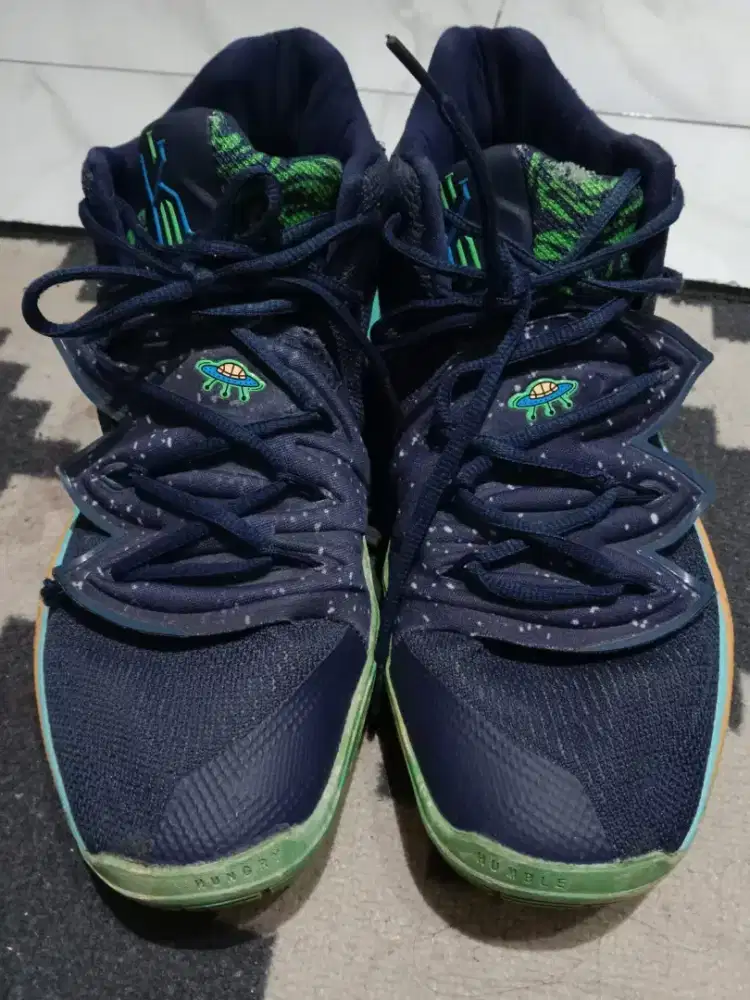 Nike Kyrie UFO 5
Size 43 (Second)