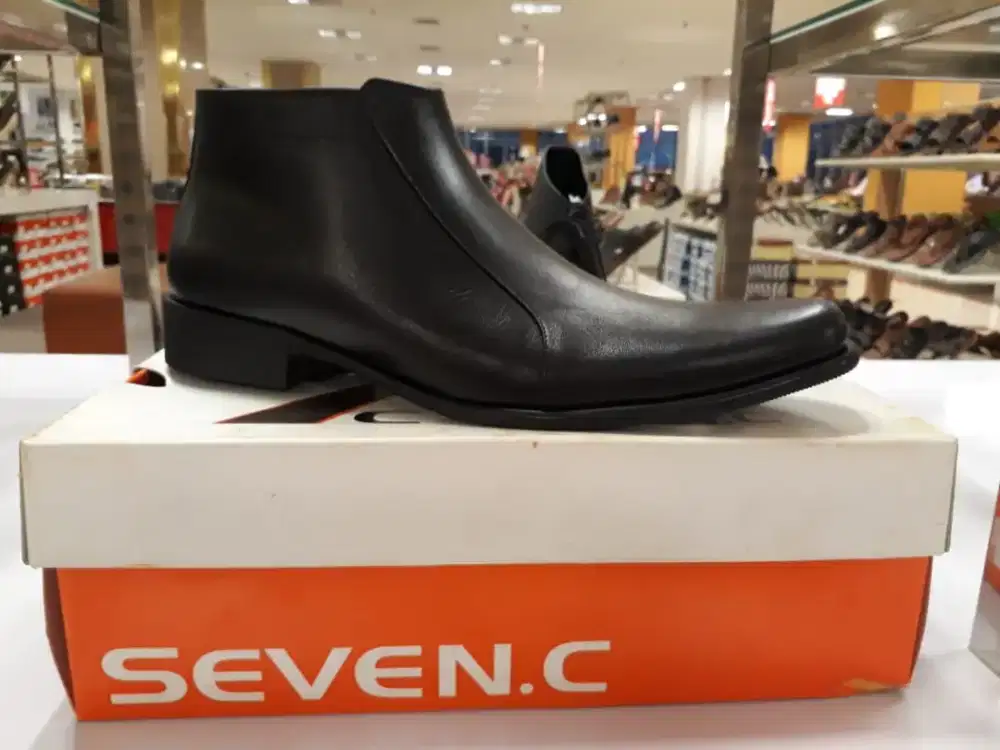 Cuci gudang sepatu kulit pantofel pria