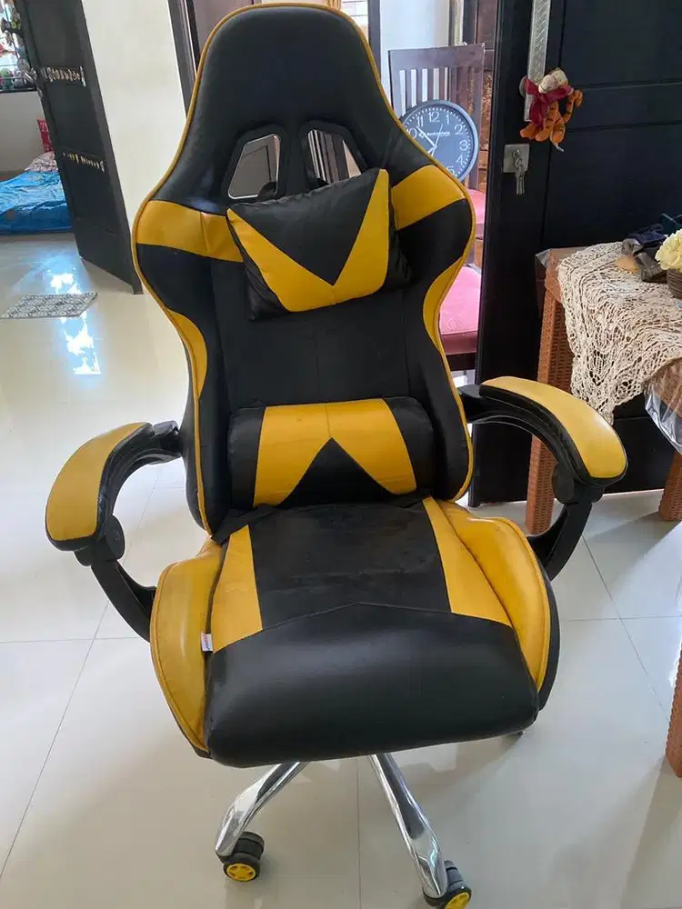 Kursi gaming warna kuning hitam merek Sapporo Indonesia