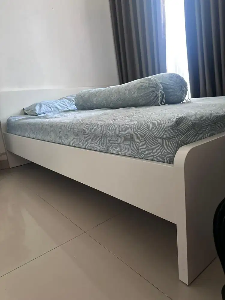 Dijual Dipan + Kasur IKEA (Preloved, Kondisi Bagus)