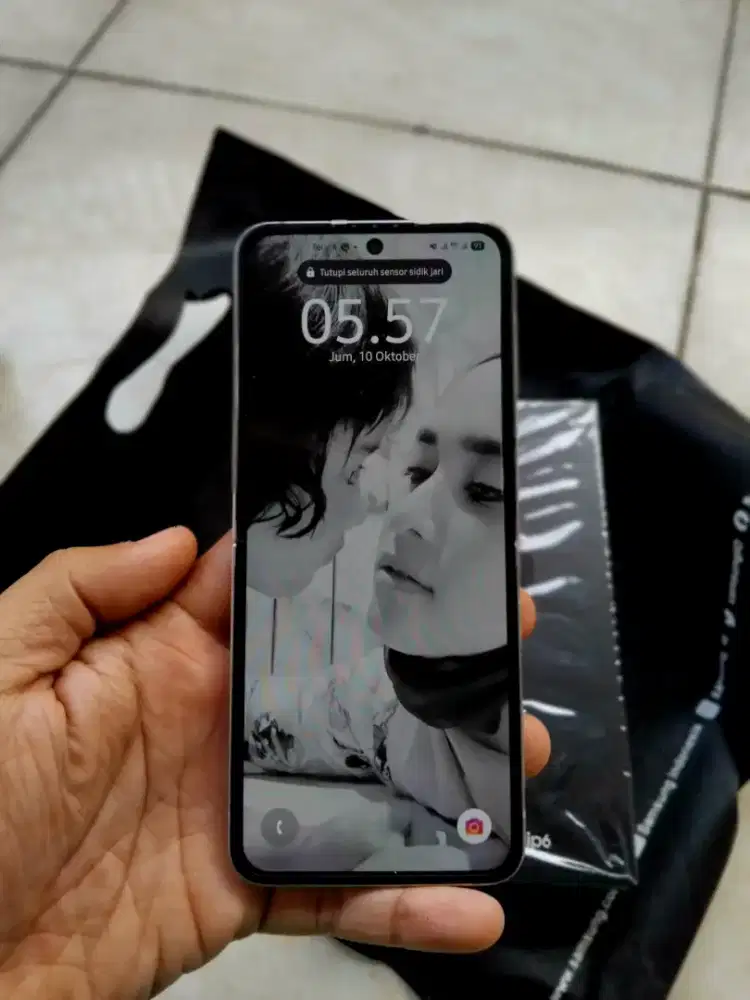 Samsung Z Flip 6 2024