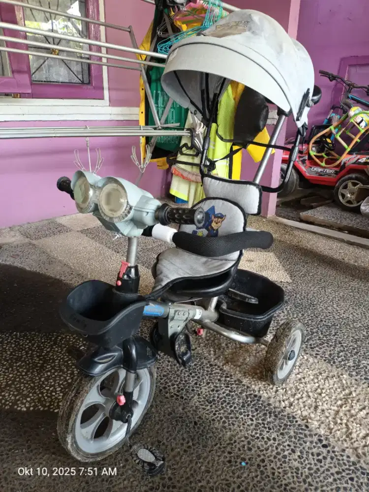 Sepeda anak roda tiga