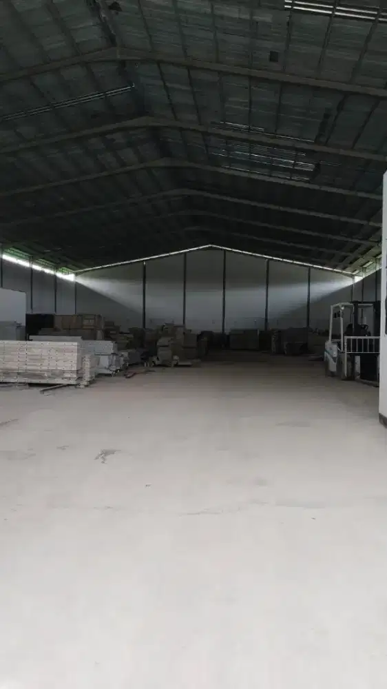 Disewakan gudangang di cilengsi
