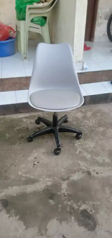 dijual kursi kantor siap pakai