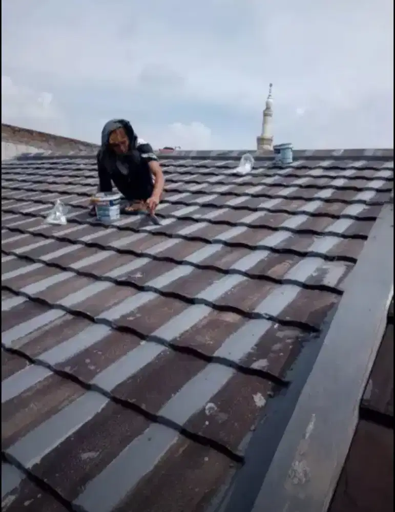 Perbaikan atap Kenteng yang bicor