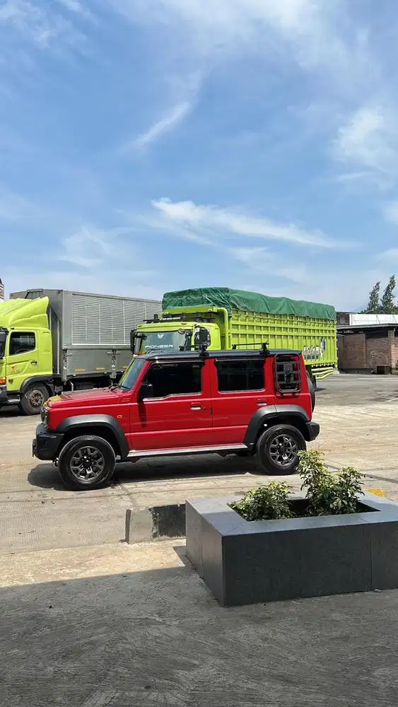 Suzuki Jimny 5 pintu merah two tone 4x4 AT