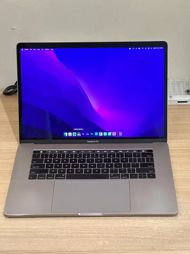 Macbook Pro 15 inch 2016 Touchbar Grey (Like New)