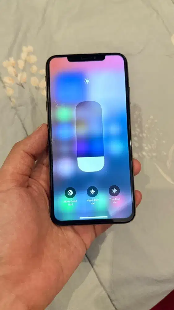 Dijual Iphone Xsmax 64GB Gold Terdaftar Hp charger
