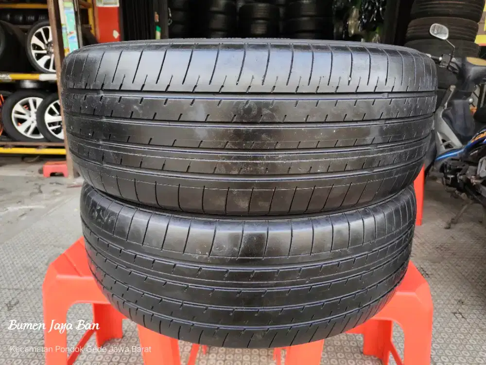 Ban 235 55 R20 Yokohama bluearth XT