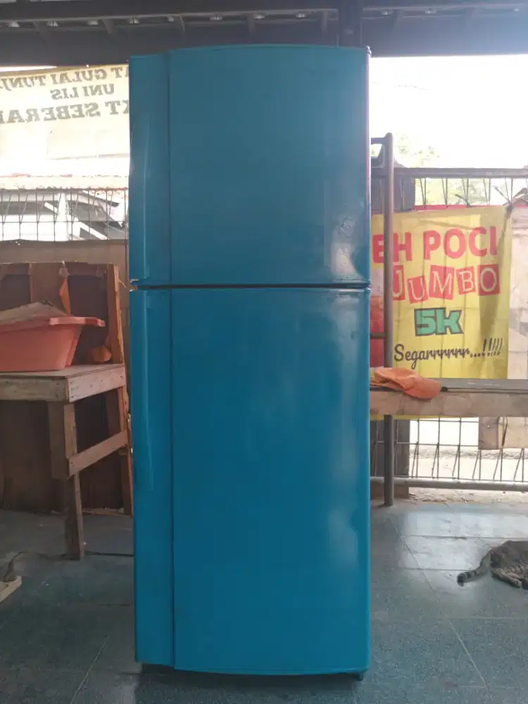 Kulkas 2 pintu merk sharp