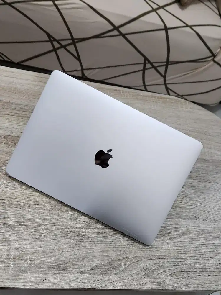 Macbook air 2020 8/512 i5 (unit & charger)