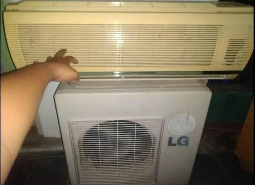 Dijual cepat ac sharp 1/2pk