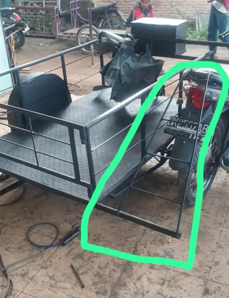Spesialis buat tempahan sasis baru