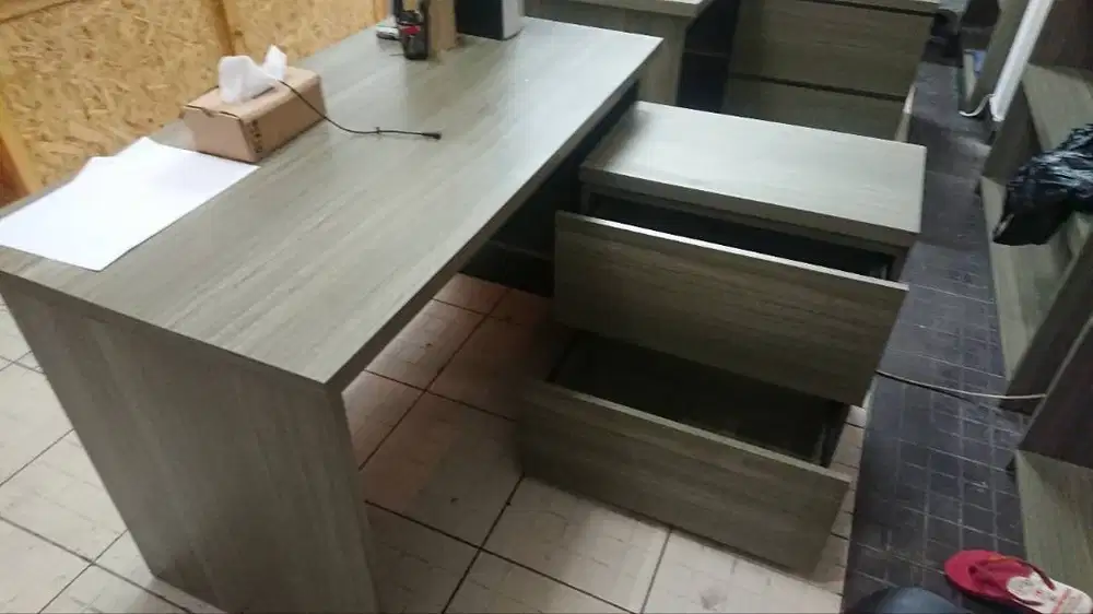 Tukang kayu, service lemari, meja dll