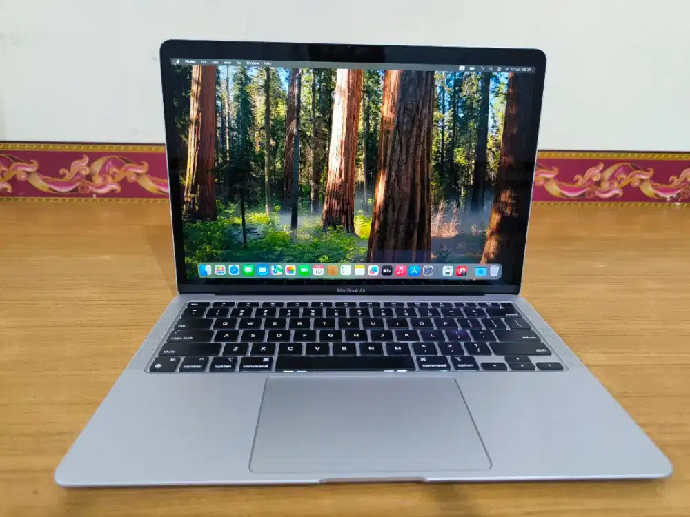 MacBook Air  M1  2020 like new