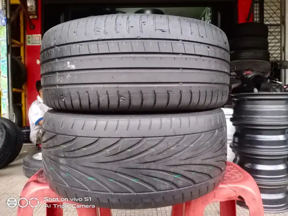 Ban 255 35 R20 Accelera dan Toyo proxes