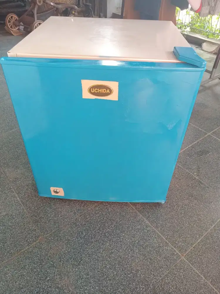 Kulkas mini merk uchida