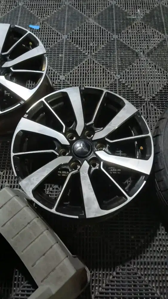 Velg Original Pajero Dakar R18