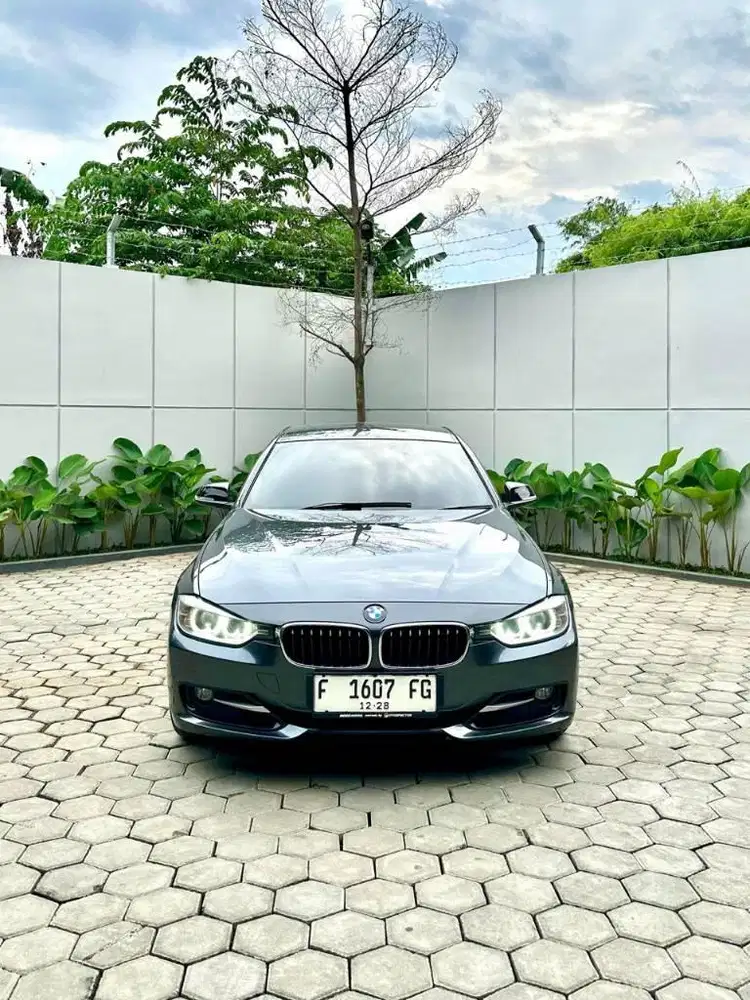 BMW 320i F30 2015 km 70rb