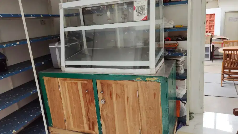 ETALASE KACA JUALAN