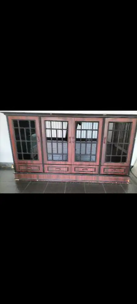 Lemari perabotan dari kayu