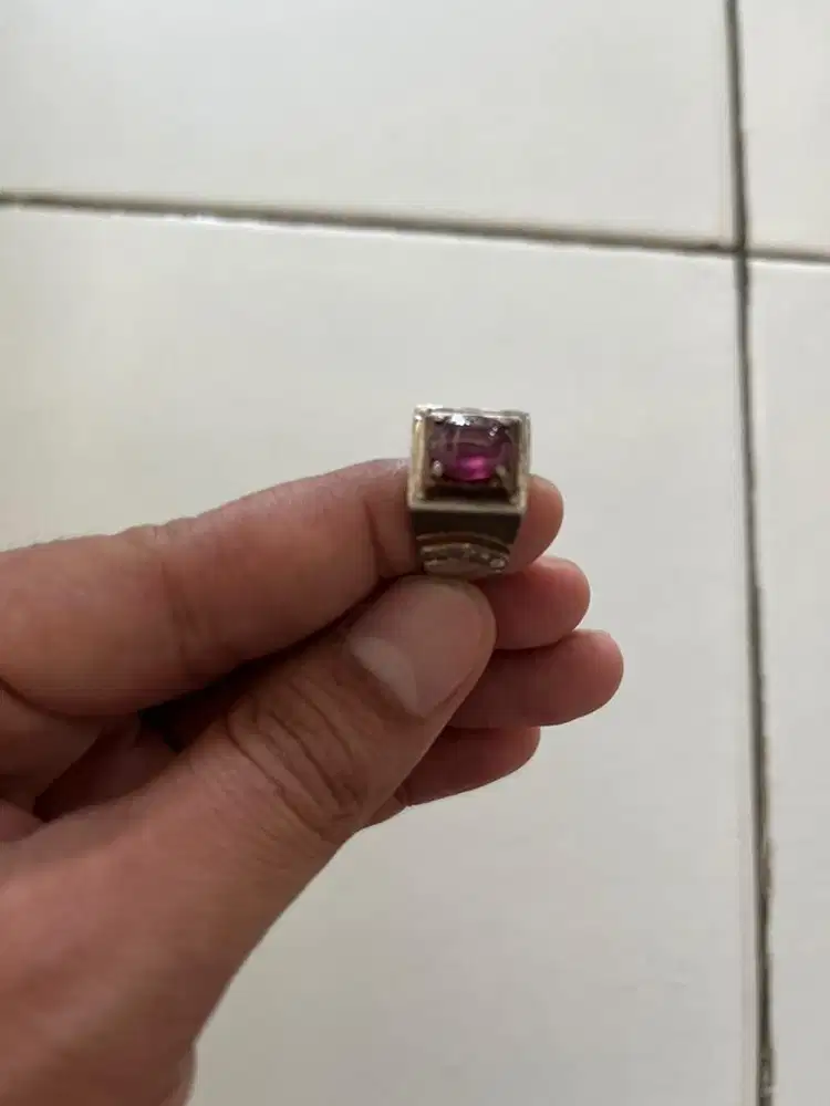 Cincin Merah Ruby