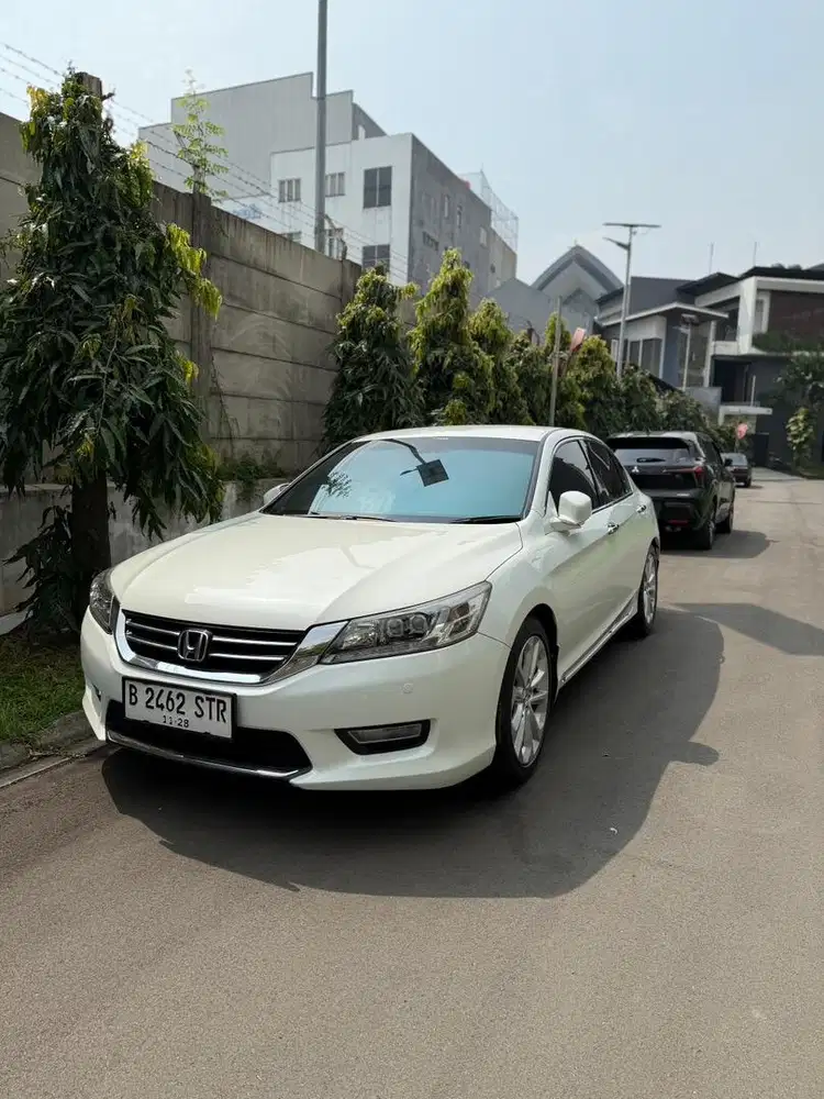 Honda Accord 2013 VTIL AT
