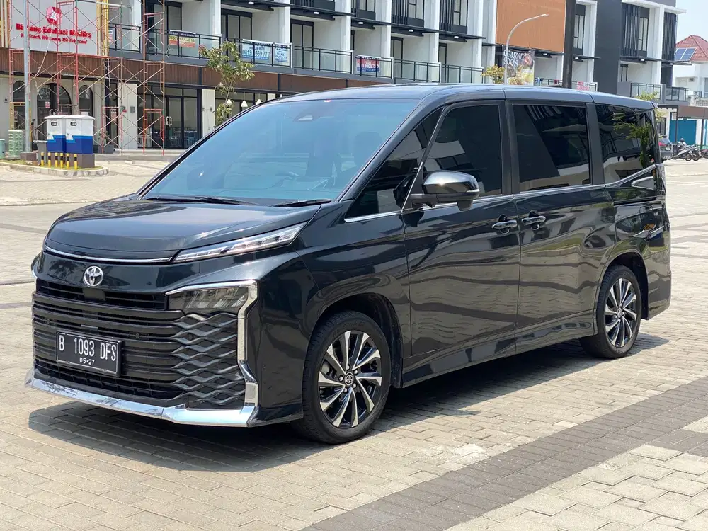 Toyota Voxy matik AT thn 2022