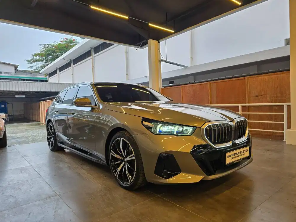 BMW i5 Touring eDrive40 2024, The only One Electric Touring !!