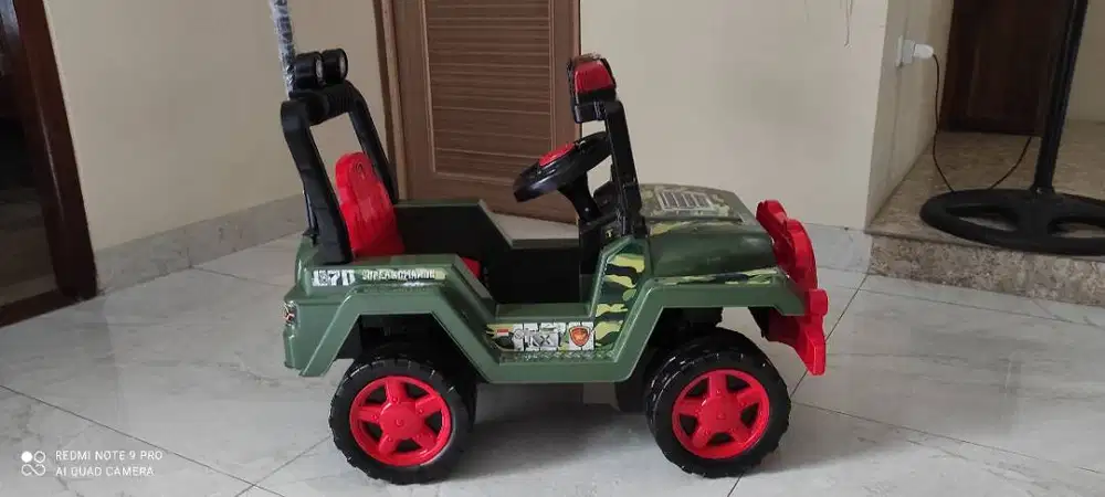 Mainan Jeep Dorong