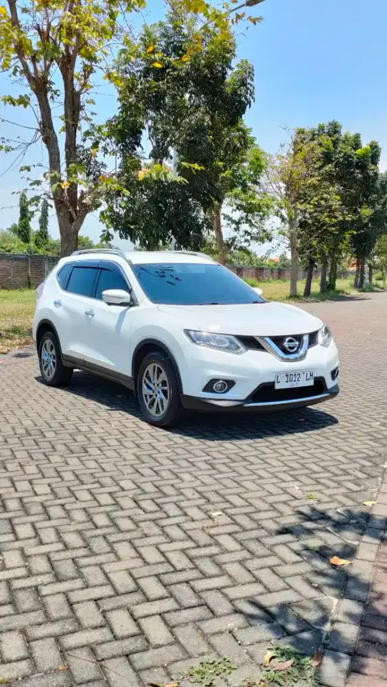 Tdp 35 nissan xtrail 2.5 putih 2015 fullori siap pantau bosku surabaya